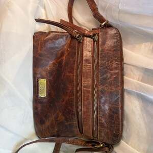 LEVOGUE Genuine Leather Crossbody Handbag in Cognac Vintage